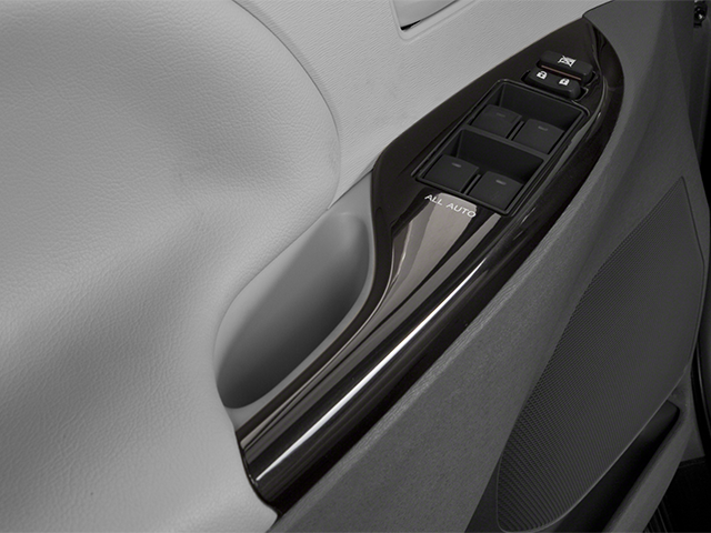 2014 Toyota Sienna 5dr 7-Pass Van V6 LE AAS FWD (Natl)
