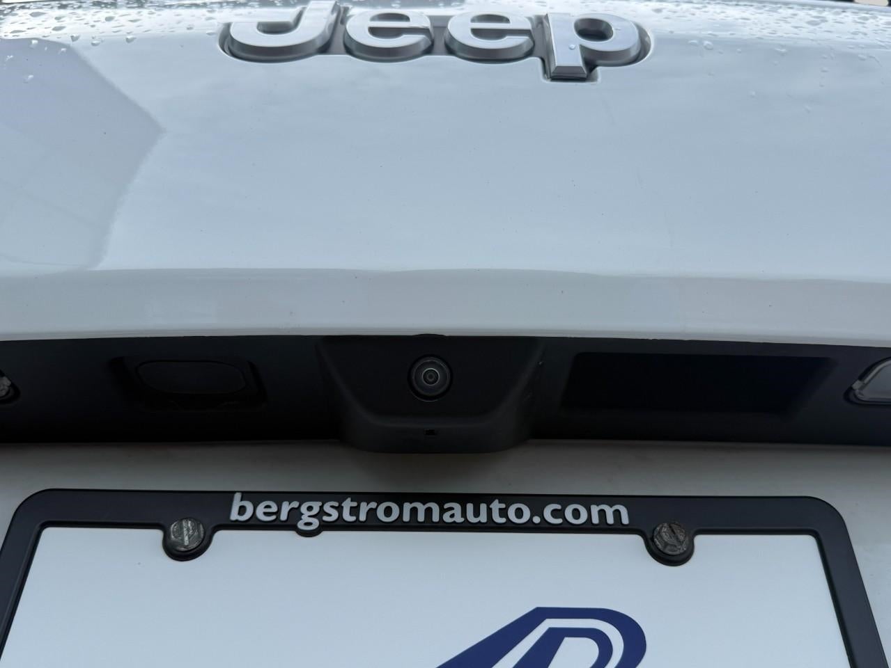 2025 Jeep Grand Cherokee Laredo 4x4