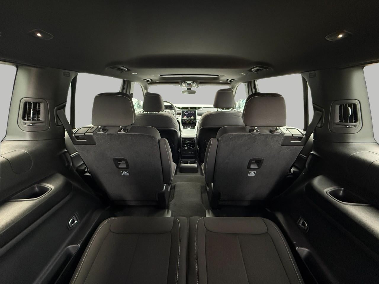 2025 Jeep Grand Cherokee Laredo 4x4