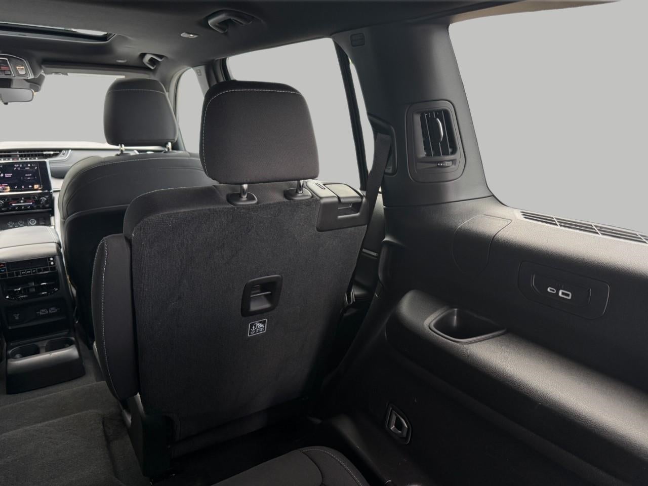 2025 Jeep Grand Cherokee Laredo 4x4