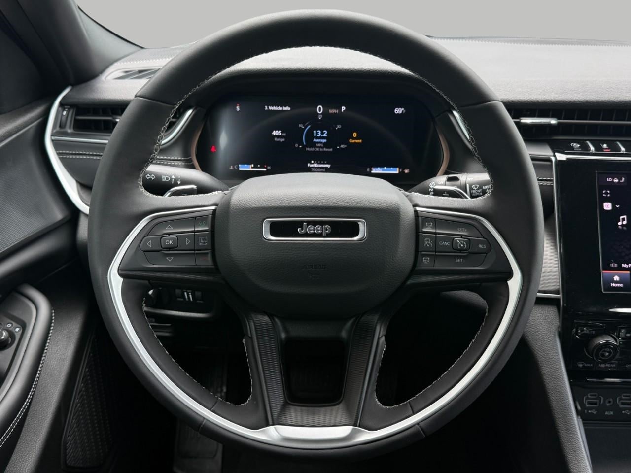 2025 Jeep Grand Cherokee Laredo 4x4