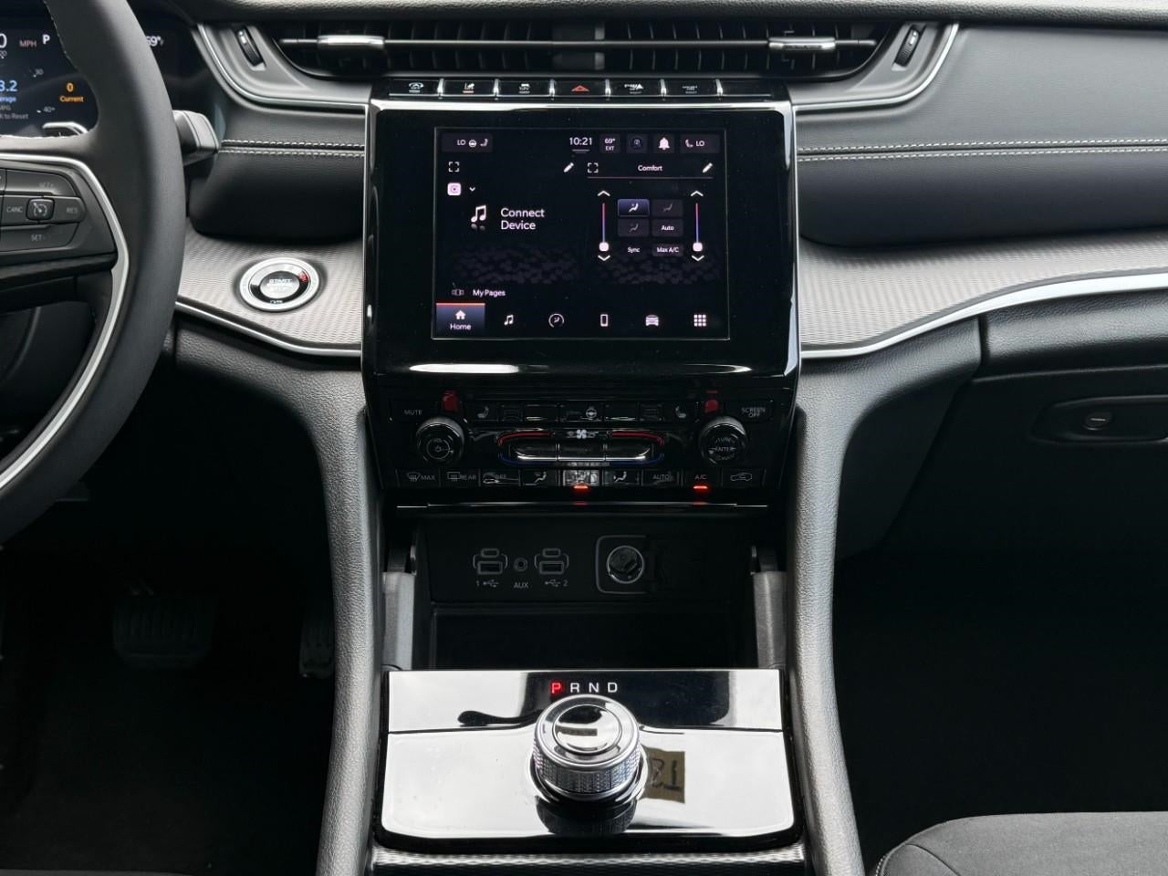 2025 Jeep Grand Cherokee Laredo 4x4