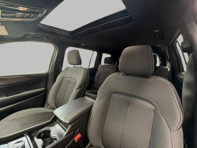 2025 Jeep Grand Cherokee Laredo 4x4