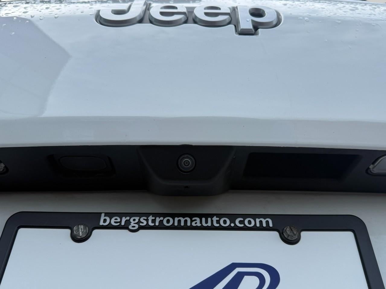 2025 Jeep Grand Cherokee Laredo 4x4