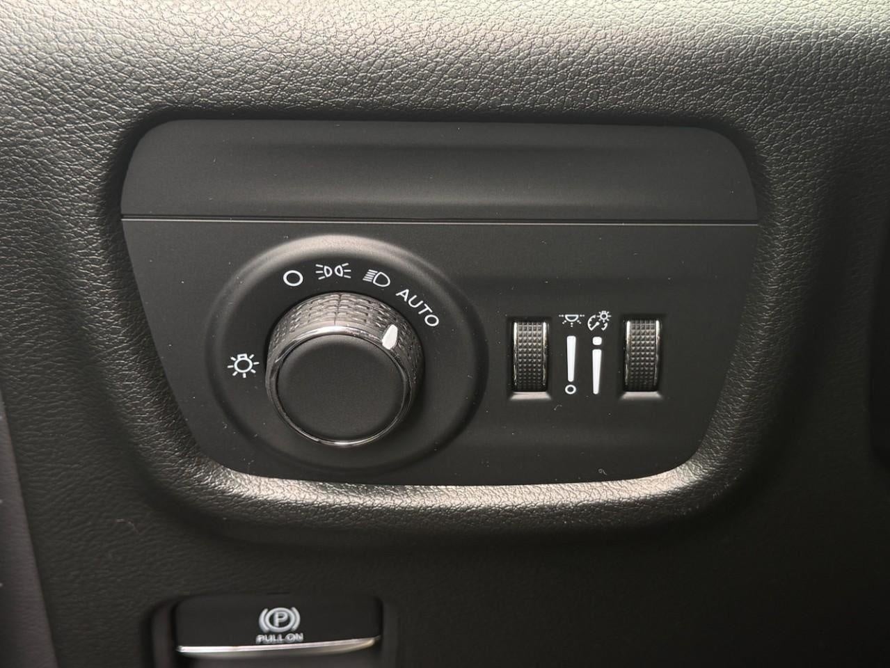 2025 Jeep Grand Cherokee Laredo 4x4