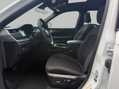 2025 Jeep Grand Cherokee Laredo 4x4