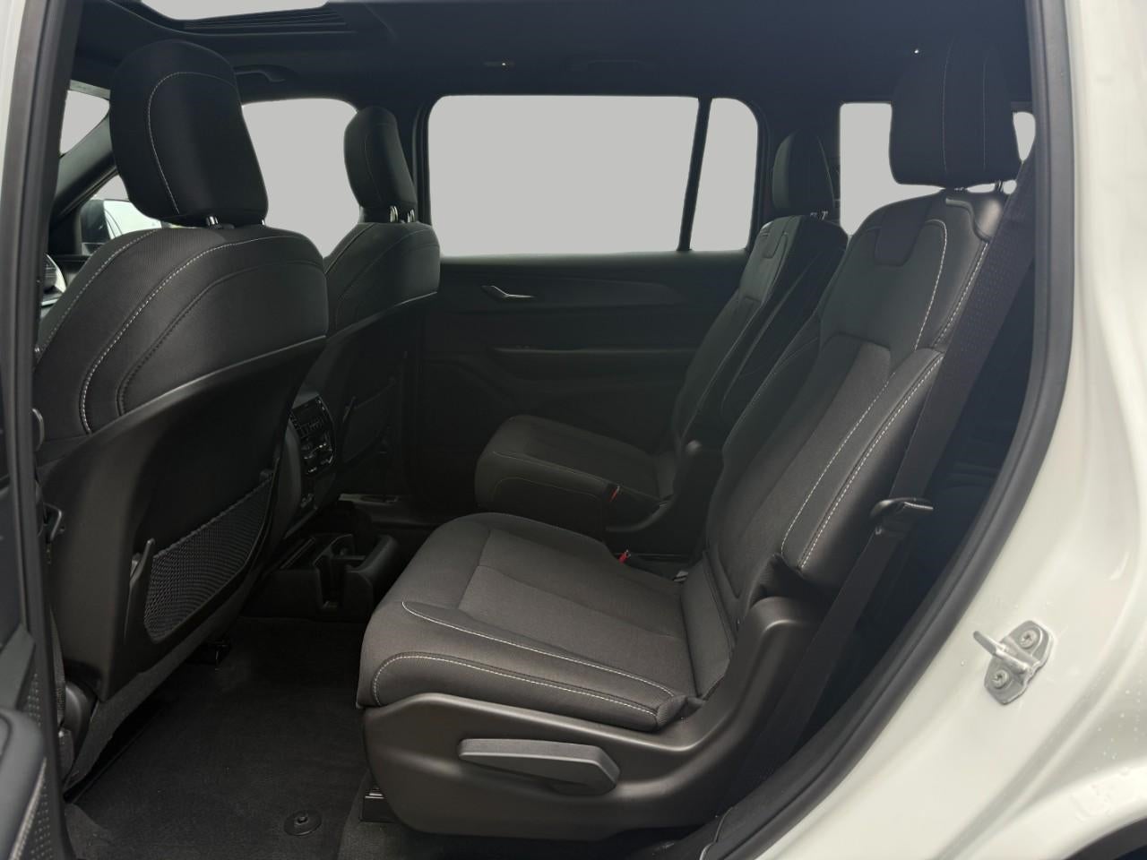 2025 Jeep Grand Cherokee Laredo 4x4