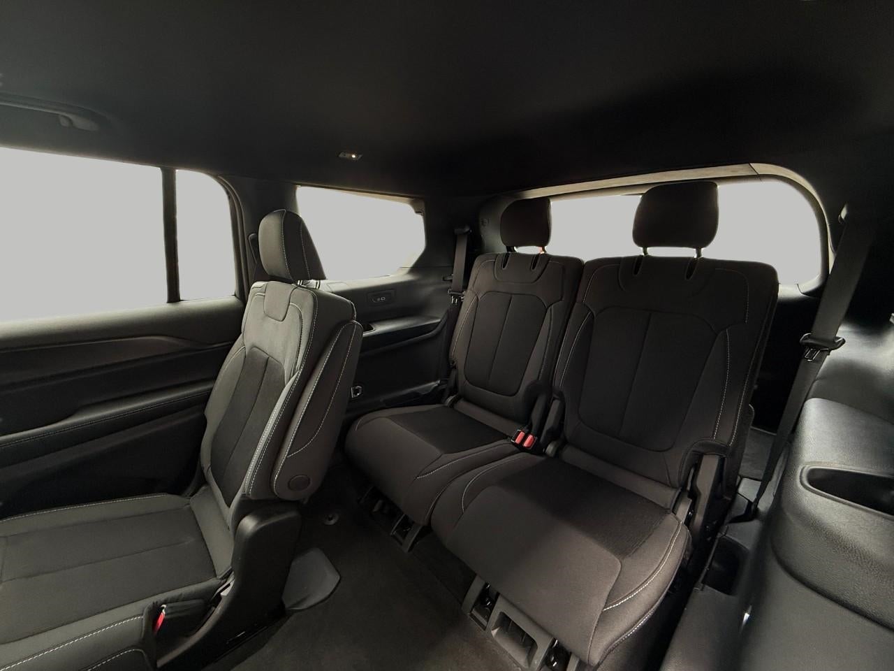 2025 Jeep Grand Cherokee Laredo 4x4