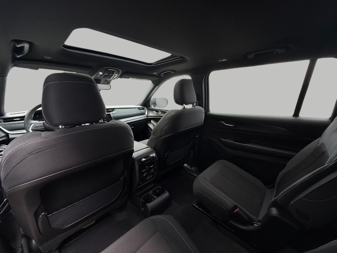 2025 Jeep Grand Cherokee Laredo 4x4
