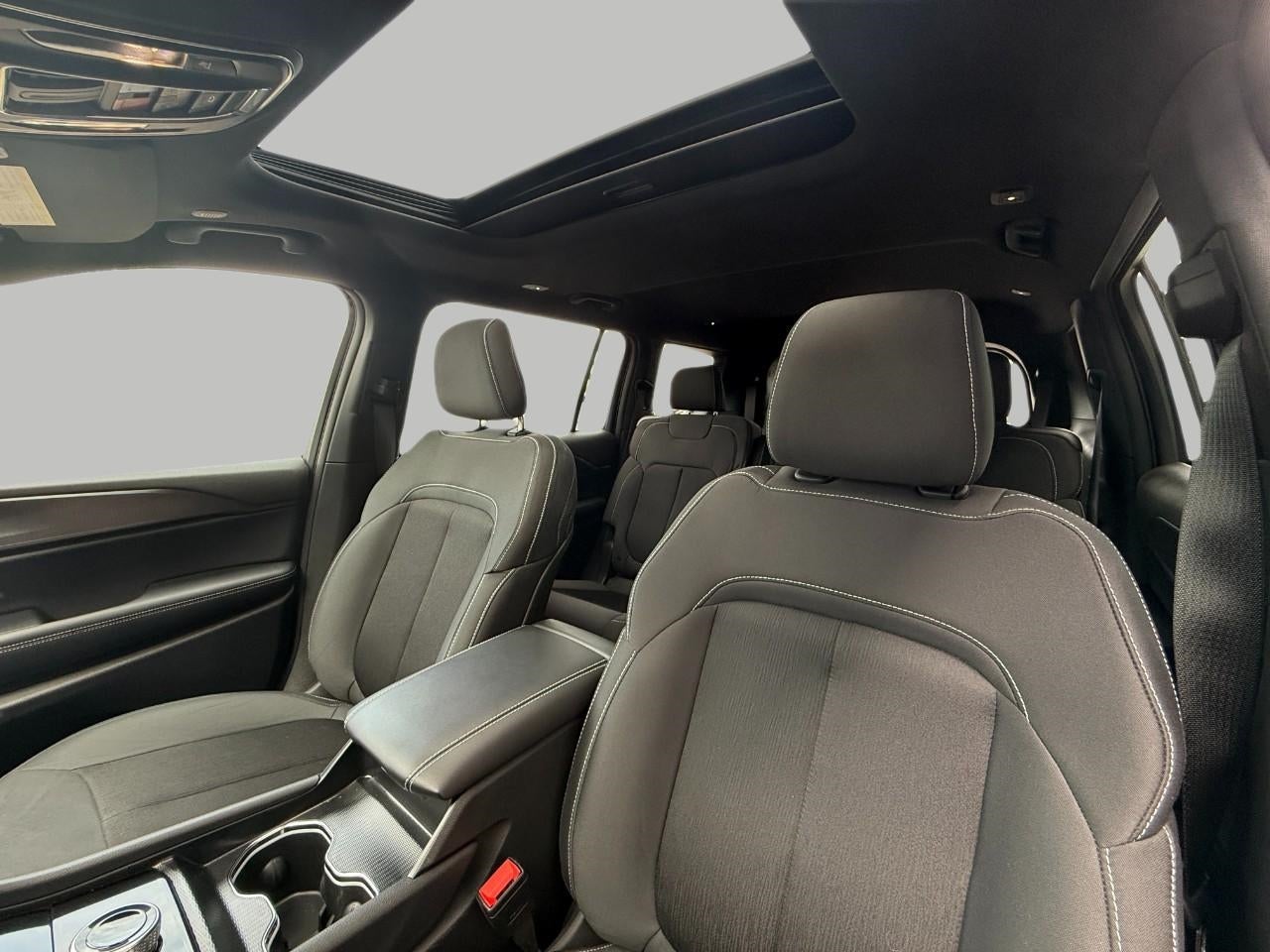 2025 Jeep Grand Cherokee Laredo 4x4