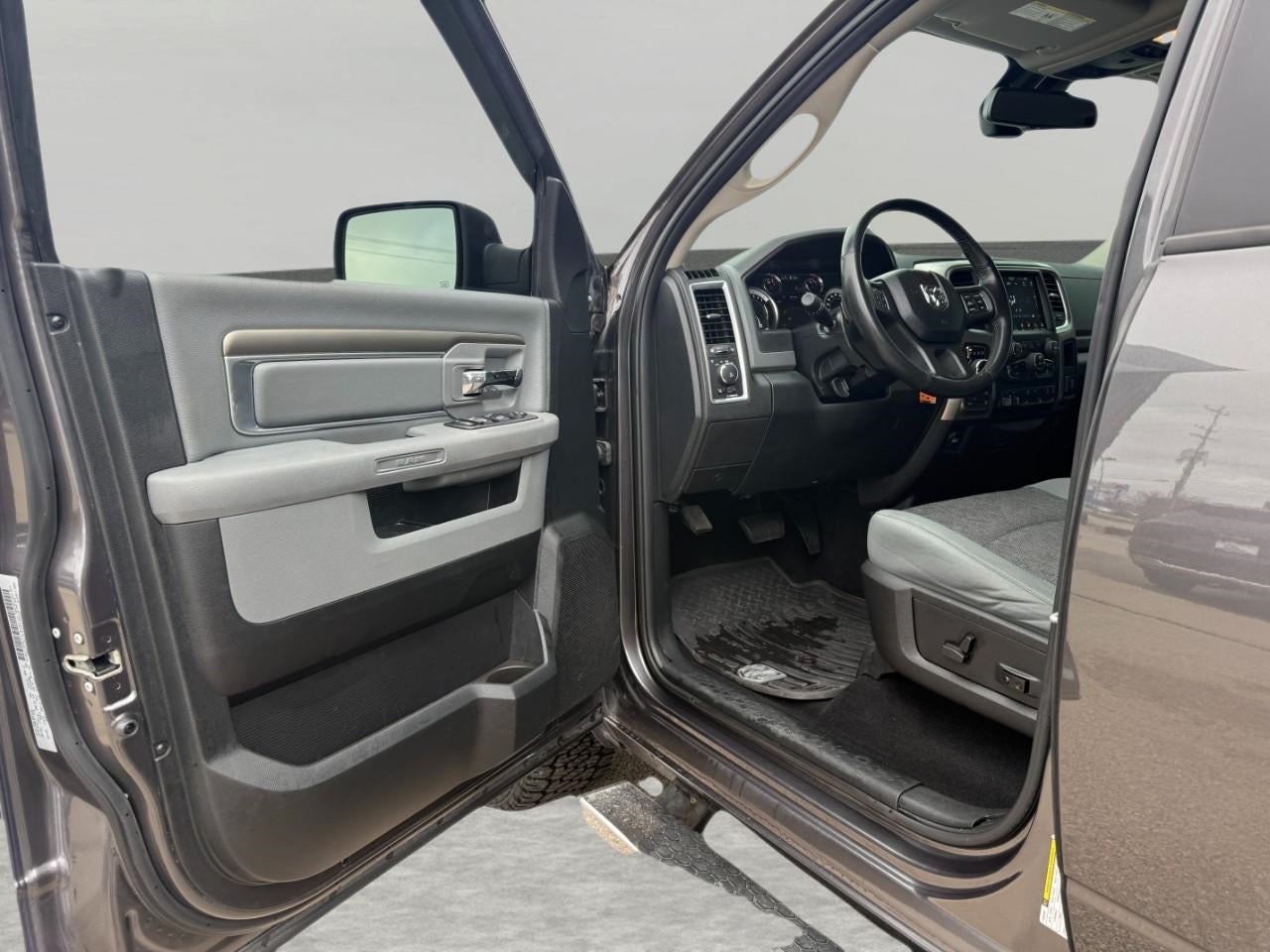 2018 RAM 1500 Big Horn 4x4 Crew Cab 5'7" Box