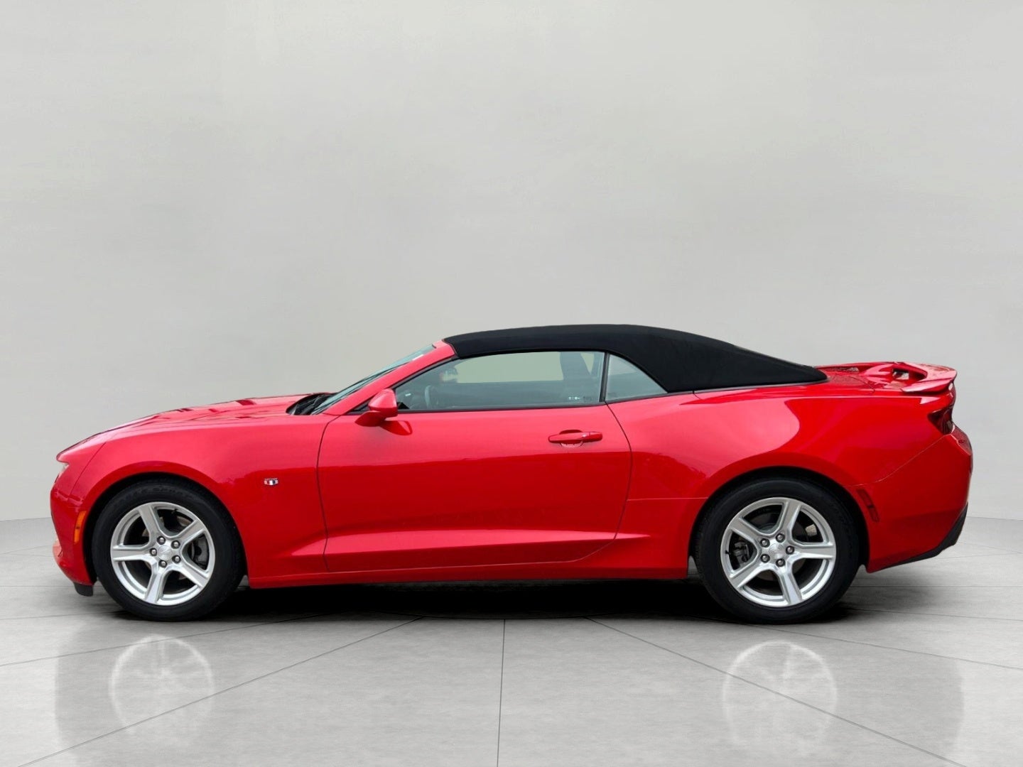 2018 Chevrolet Camaro 2dr Convertible 1LT