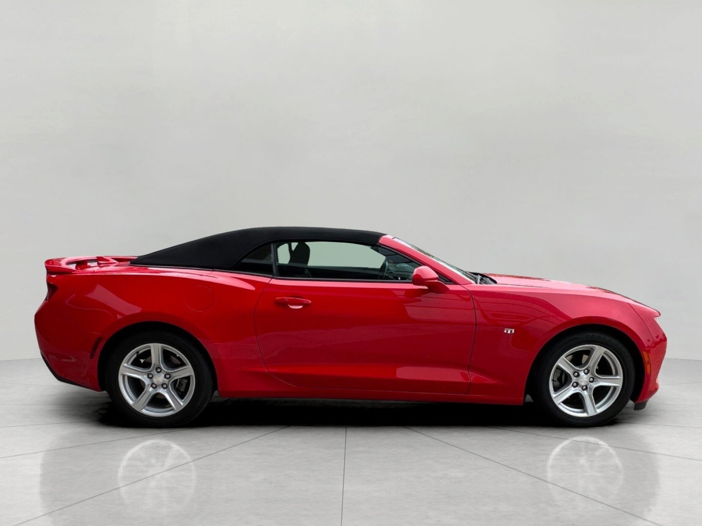 2018 Chevrolet Camaro 2dr Convertible 1LT