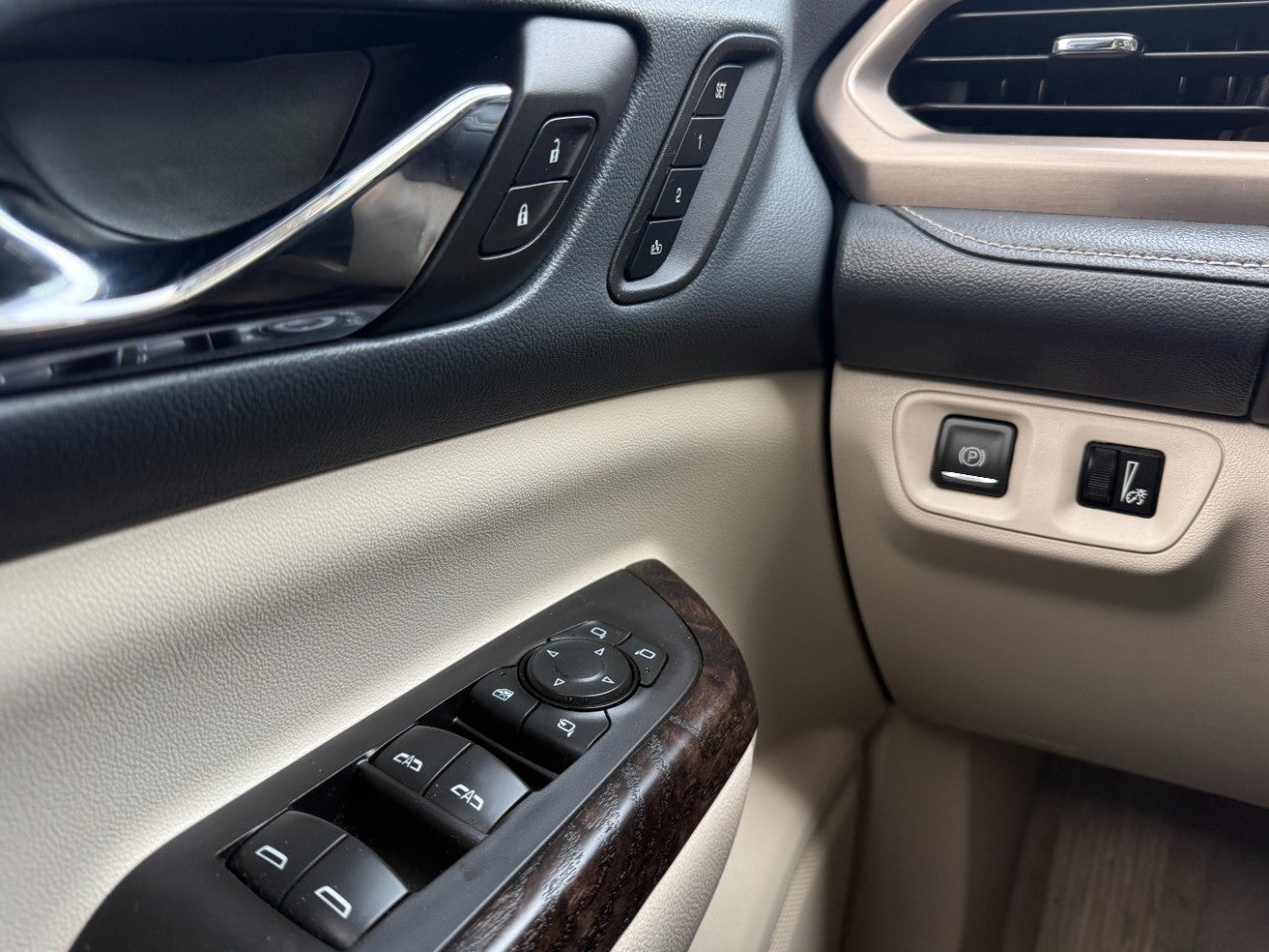 2020 GMC Acadia Denali