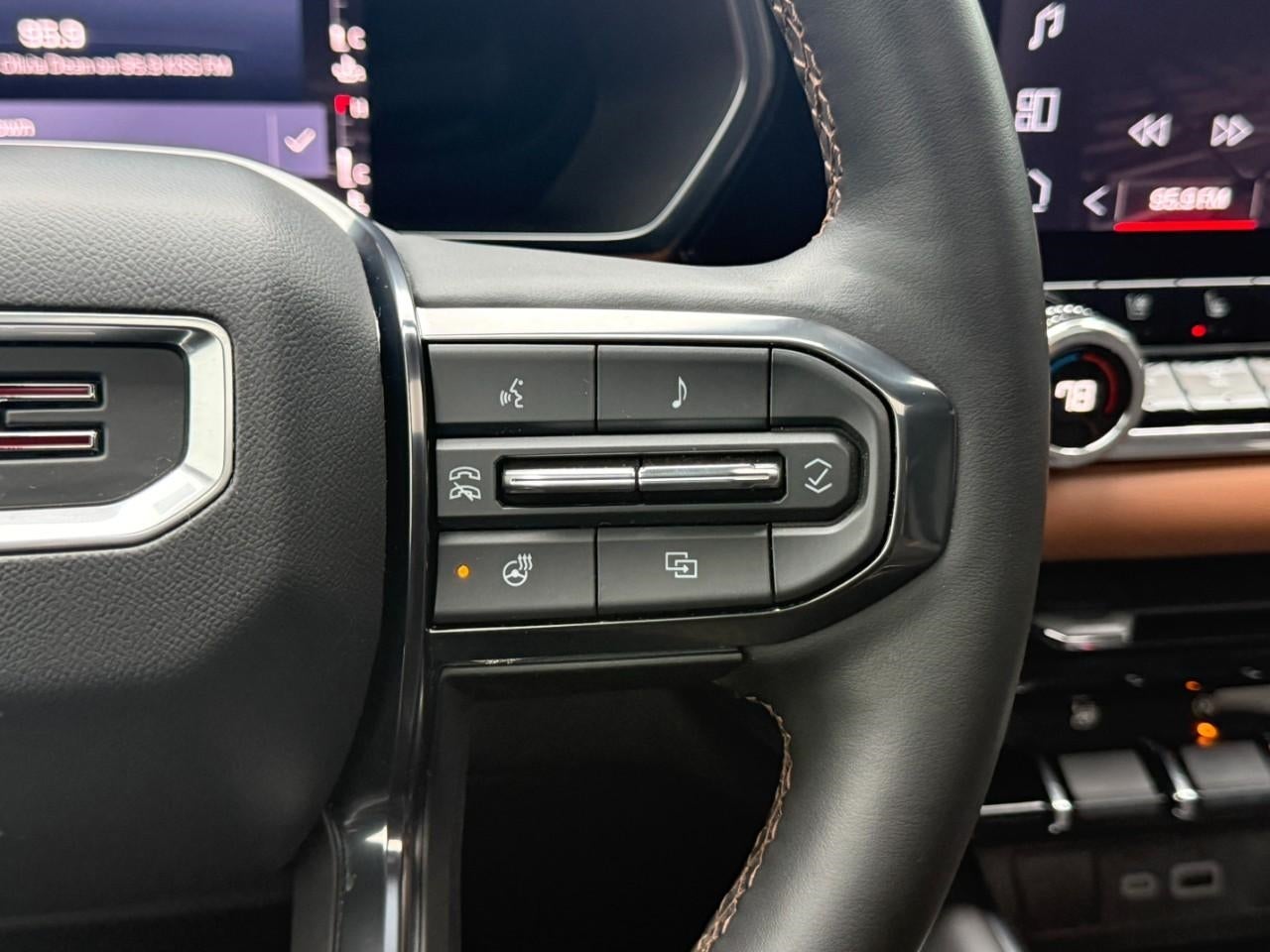 2023 GMC Canyon 4WD AT4