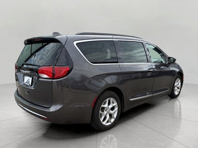 2017 Chrysler Pacifica Touring-L FWD
