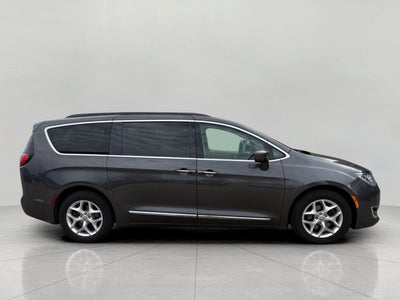 2017 Chrysler Pacifica Touring-L FWD