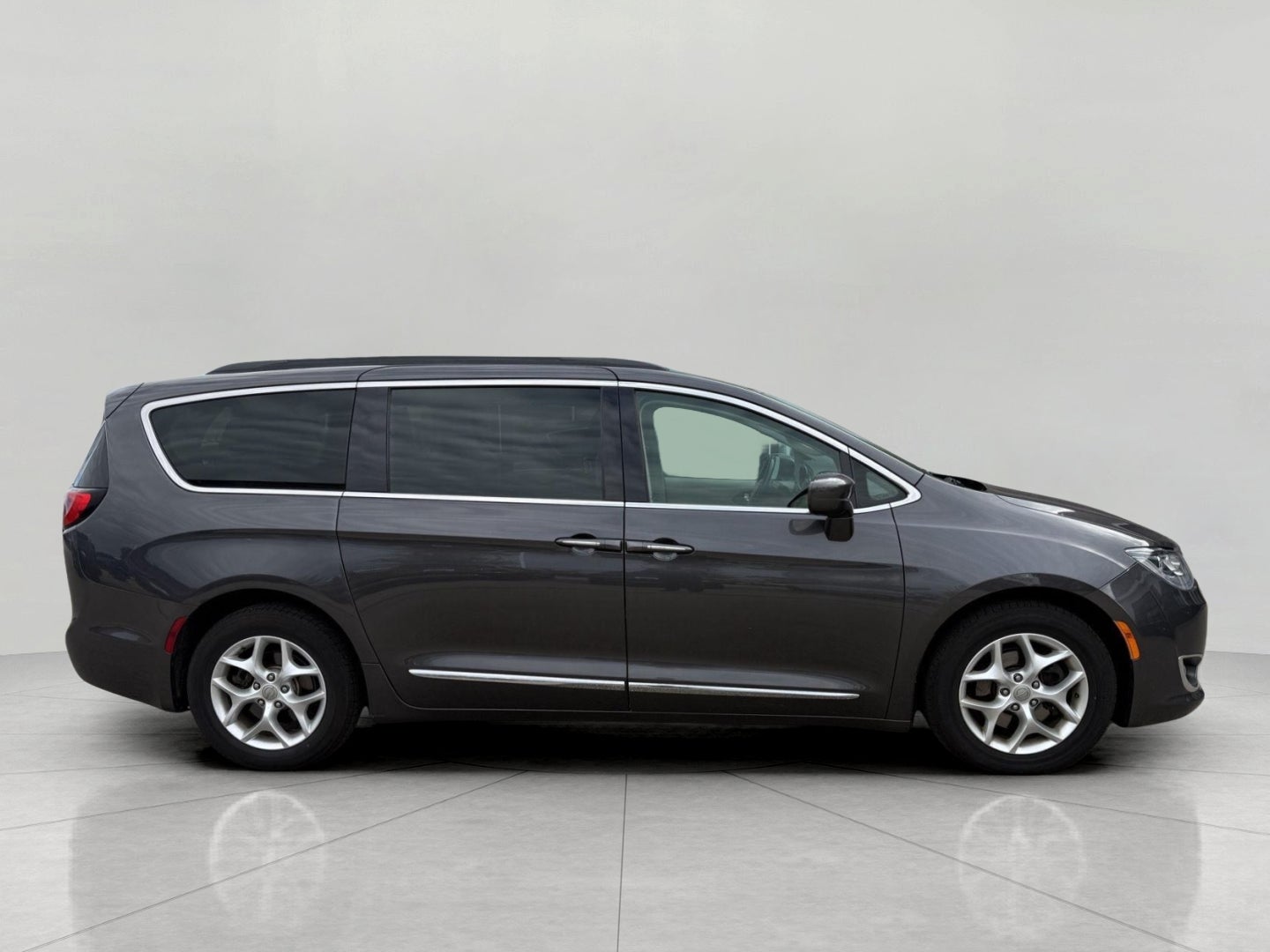 2017 Chrysler Pacifica Touring-L FWD