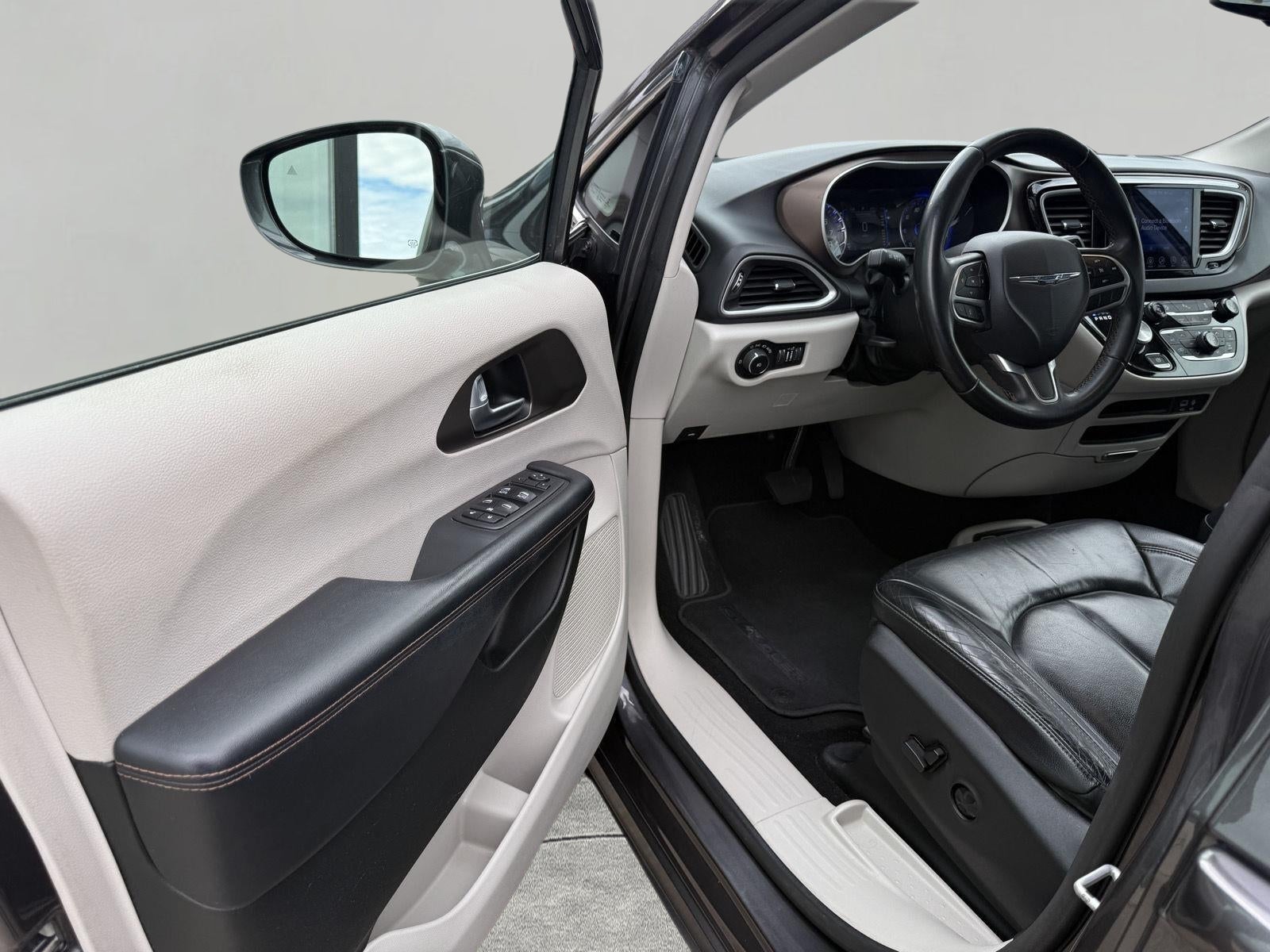 2017 Chrysler Pacifica Touring-L FWD