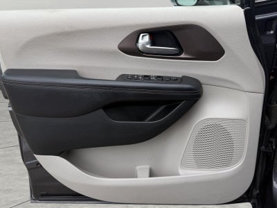 2017 Chrysler Pacifica Touring-L FWD