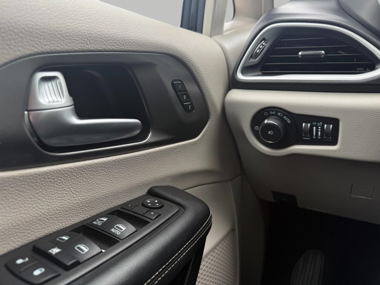 2024 Chrysler Pacifica Touring L FWD