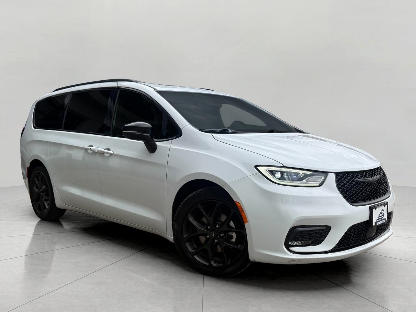 2025 Chrysler Pacifica Limited's photo