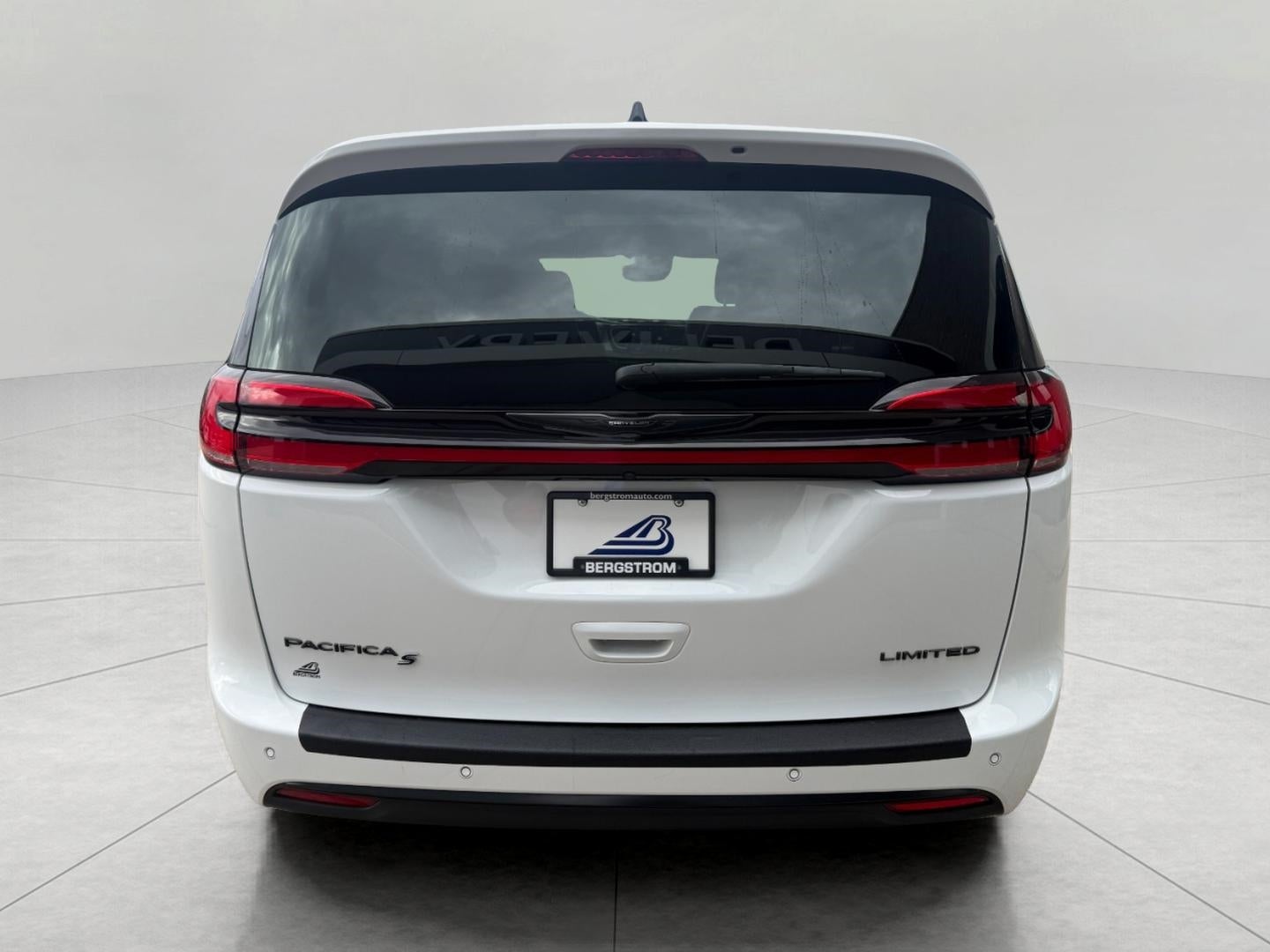 2025 Chrysler Pacifica Limited FWD