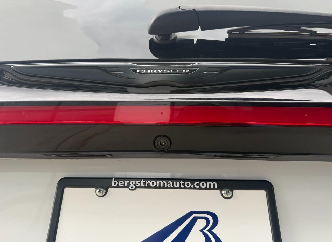 2025 Chrysler Pacifica Limited FWD