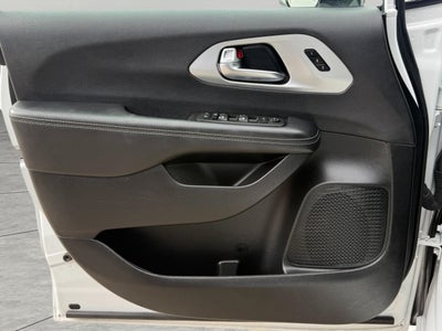 2025 Chrysler Pacifica Limited FWD