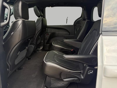 2025 Chrysler Pacifica Limited FWD