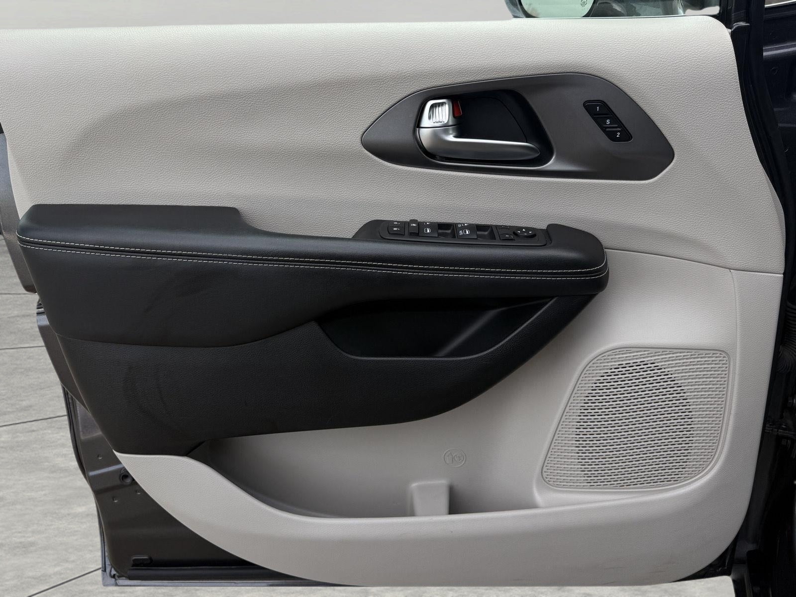 2022 Chrysler Pacifica Touring L AWD