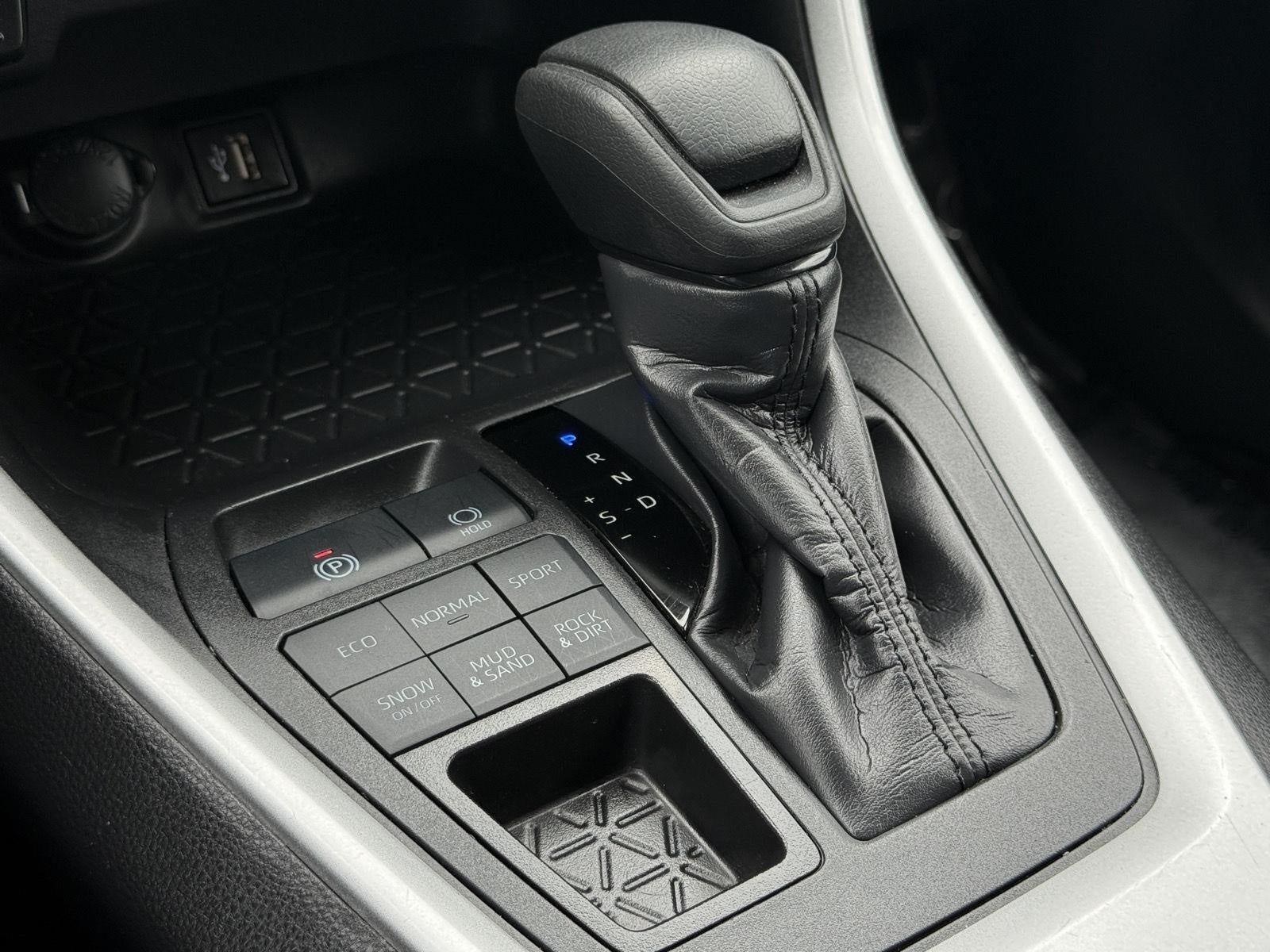 2025 Toyota RAV4 XLE AWD (Natl)