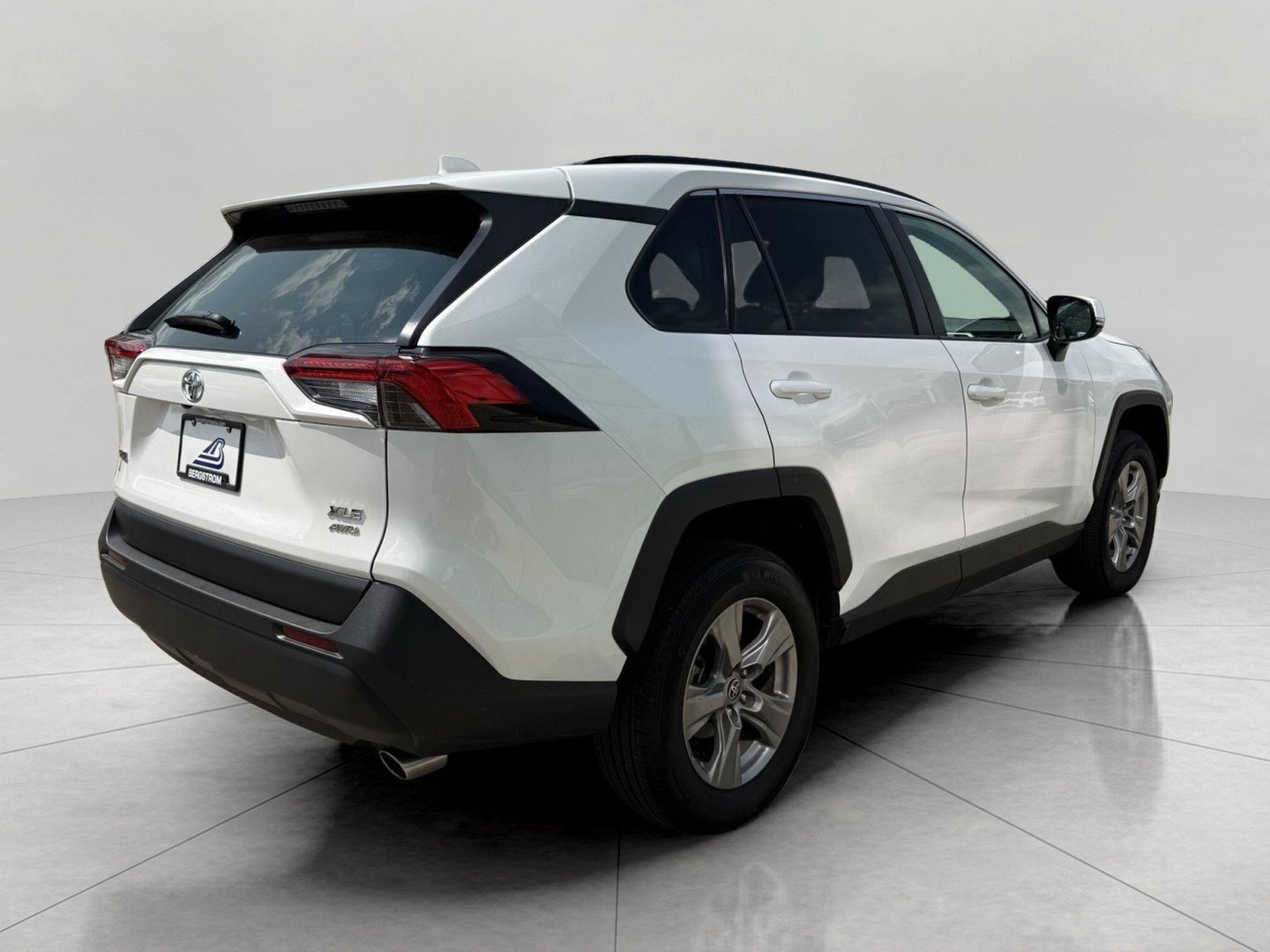 2025 Toyota RAV4 XLE AWD (Natl)