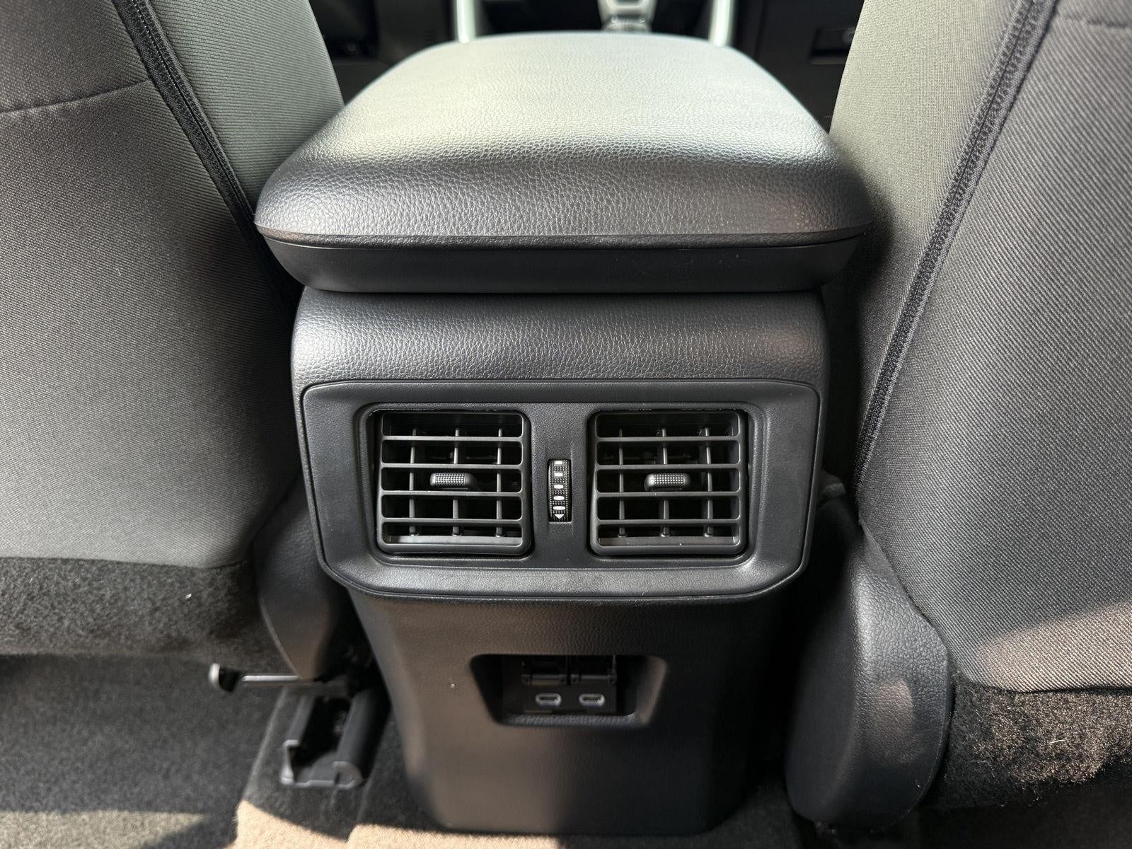 2025 Toyota RAV4 XLE AWD (Natl)