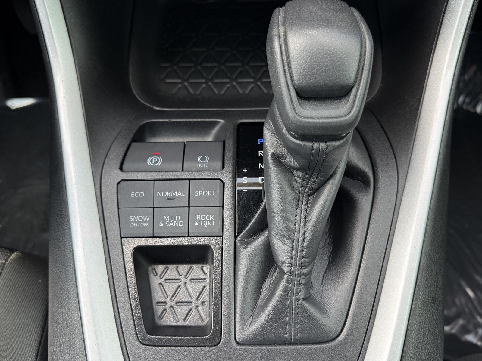 2025 Toyota RAV4 XLE AWD (Natl)