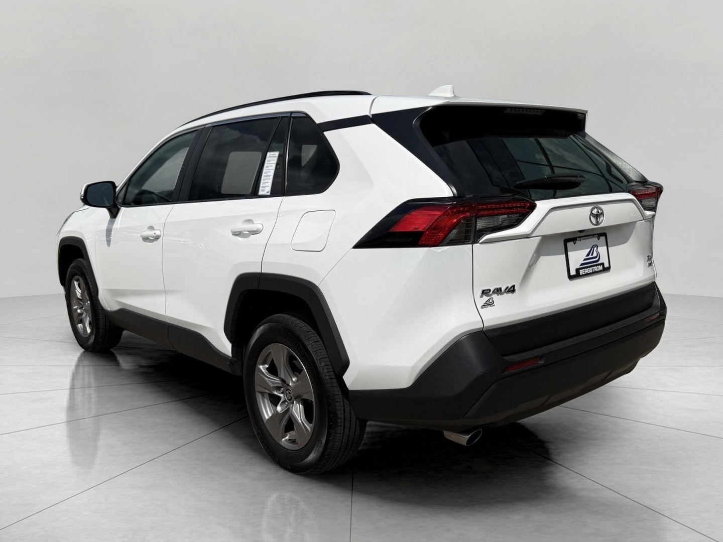 2025 Toyota RAV4 XLE AWD (Natl)