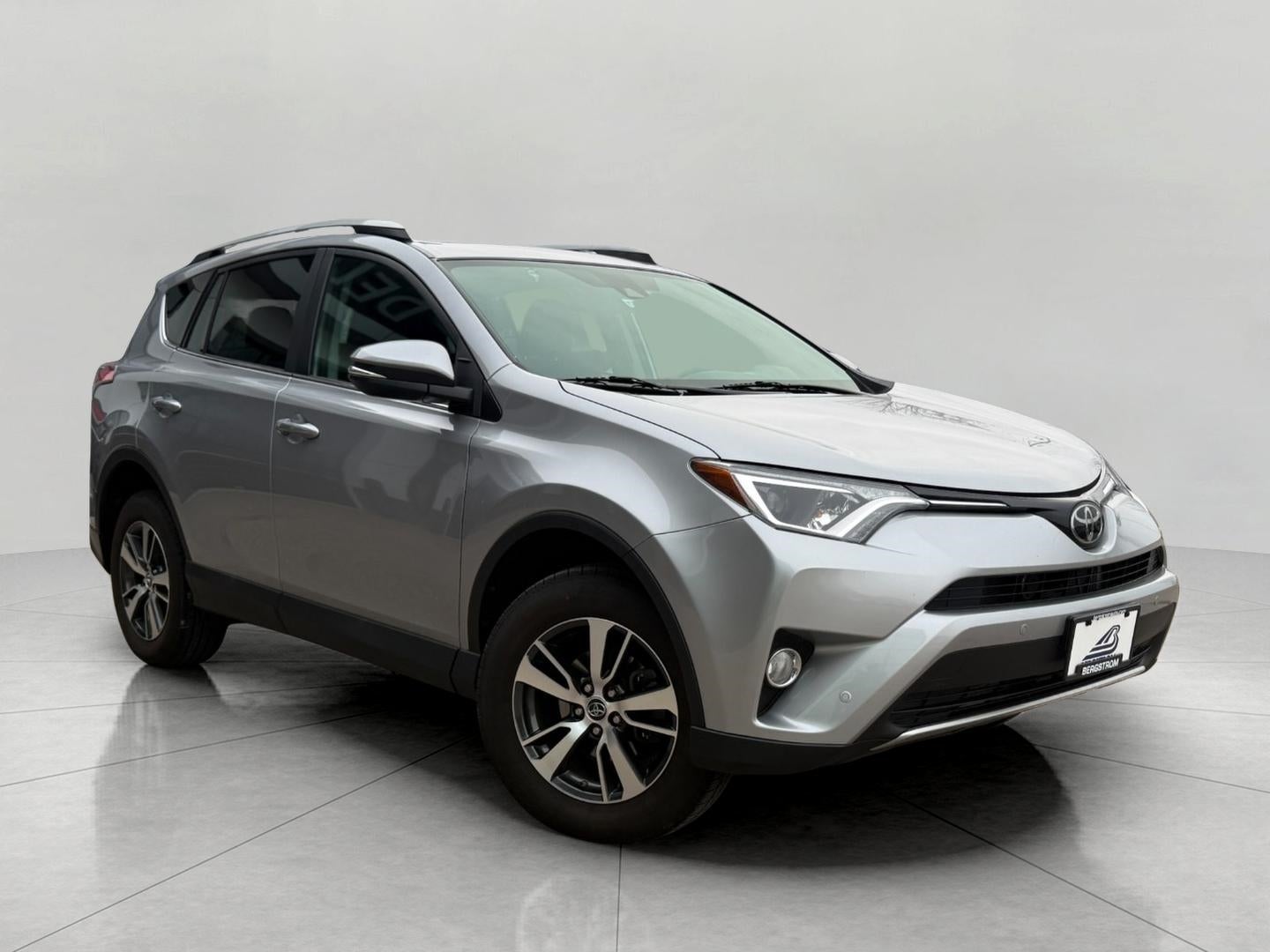 2016 Toyota RAV4 AWD 4dr XLE (Natl)