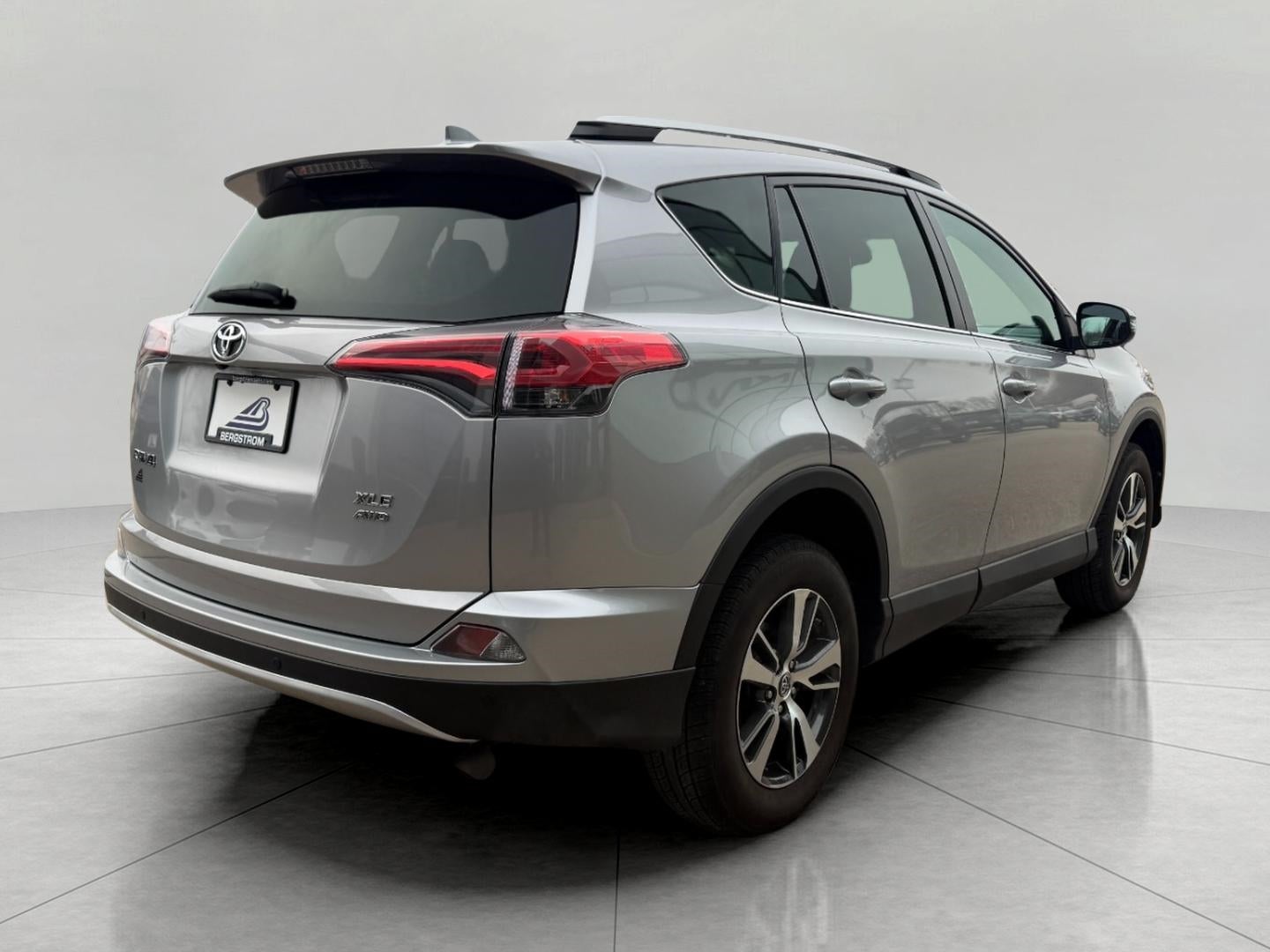 2016 Toyota RAV4 AWD 4dr XLE (Natl)