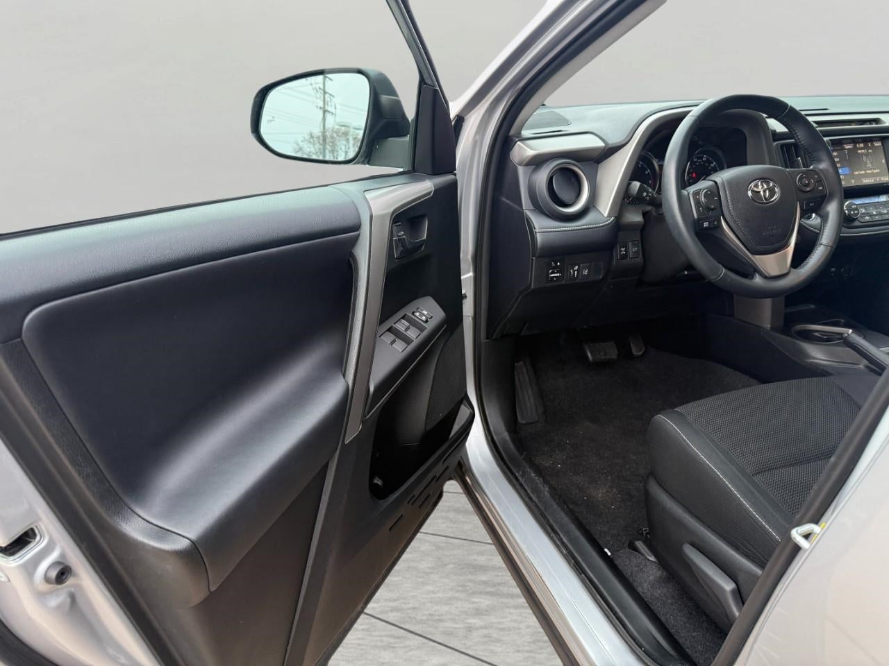 2016 Toyota RAV4 AWD 4dr XLE (Natl)