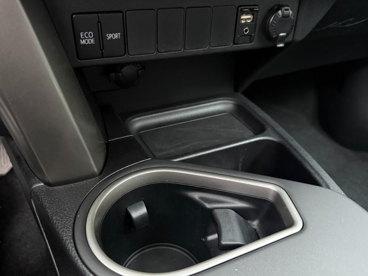 2016 Toyota RAV4 AWD 4dr XLE (Natl)