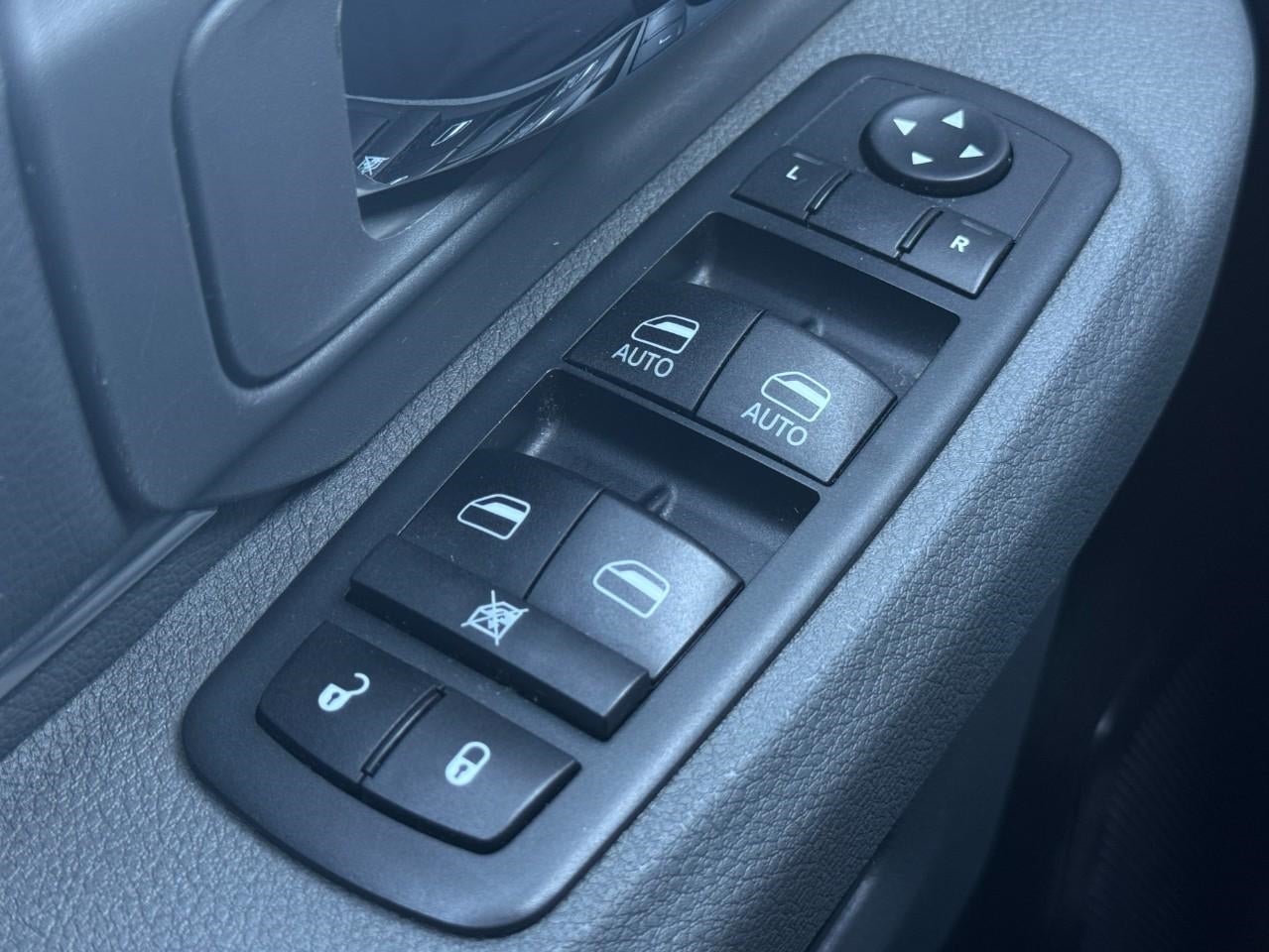 2019 RAM 1500 Classic SLT 4x4 Crew Cab 5'7" Box