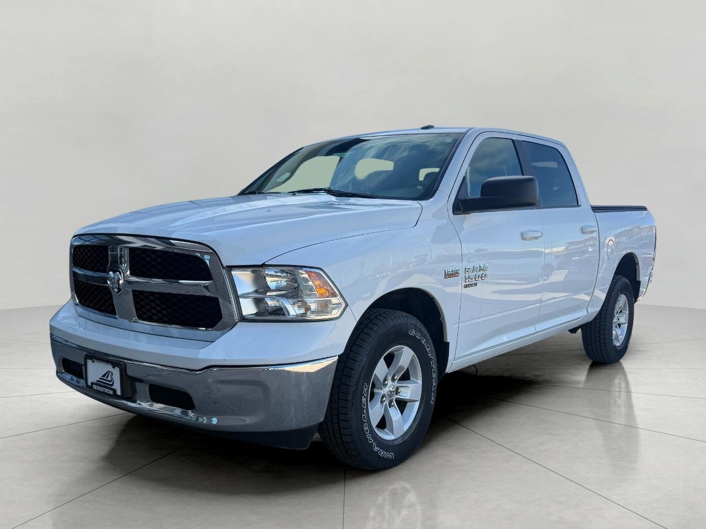 2019 RAM 1500 Classic SLT 4x4 Crew Cab 5'7" Box