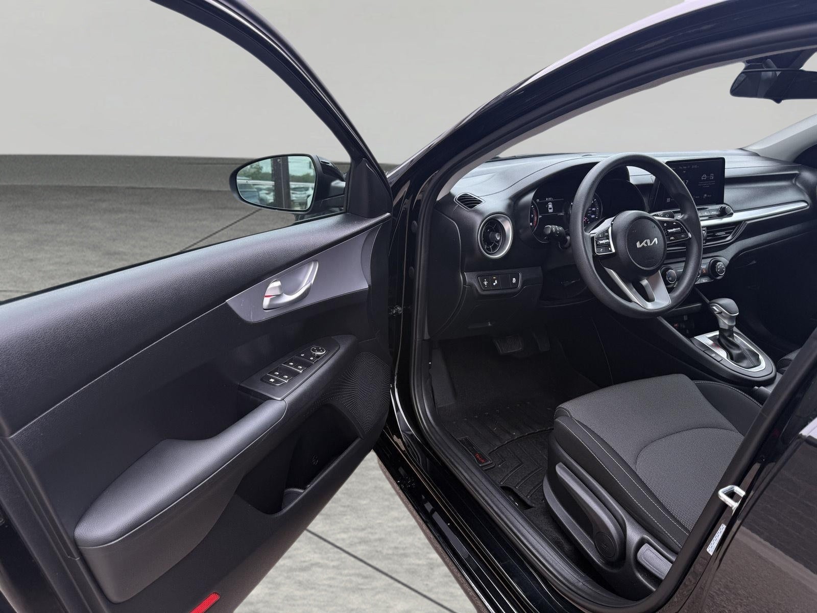 2024 Kia Forte LXS IVT