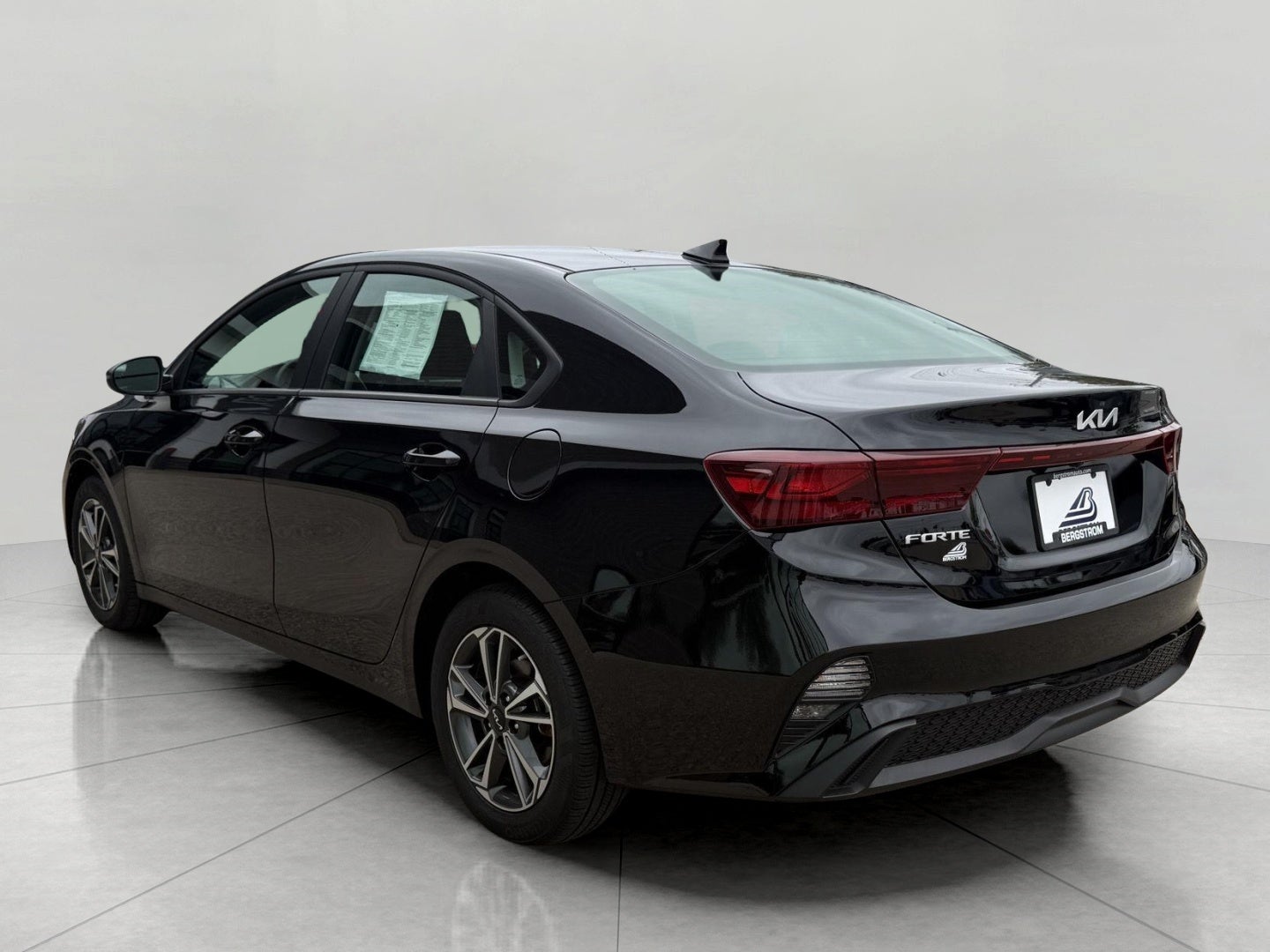 2024 Kia Forte LXS IVT