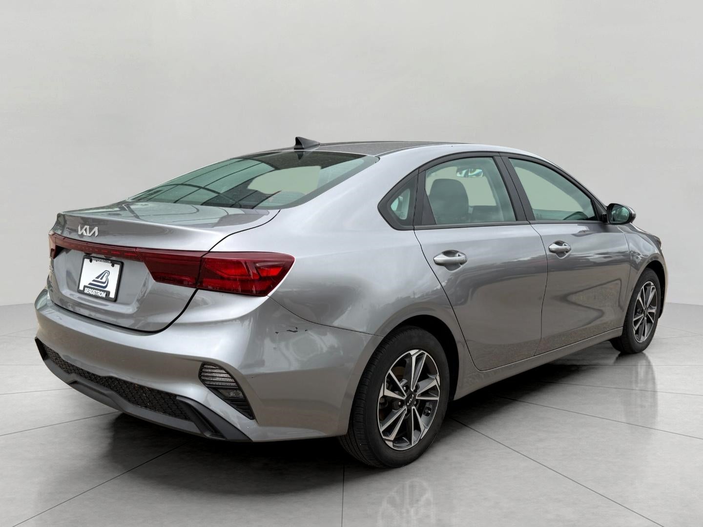 2023 Kia Forte LXS IVT