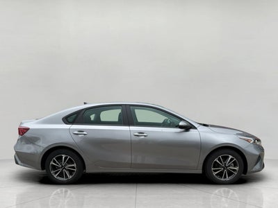 2023 Kia Forte LXS IVT