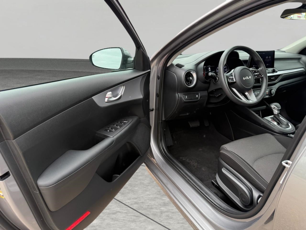 2023 Kia Forte LXS IVT
