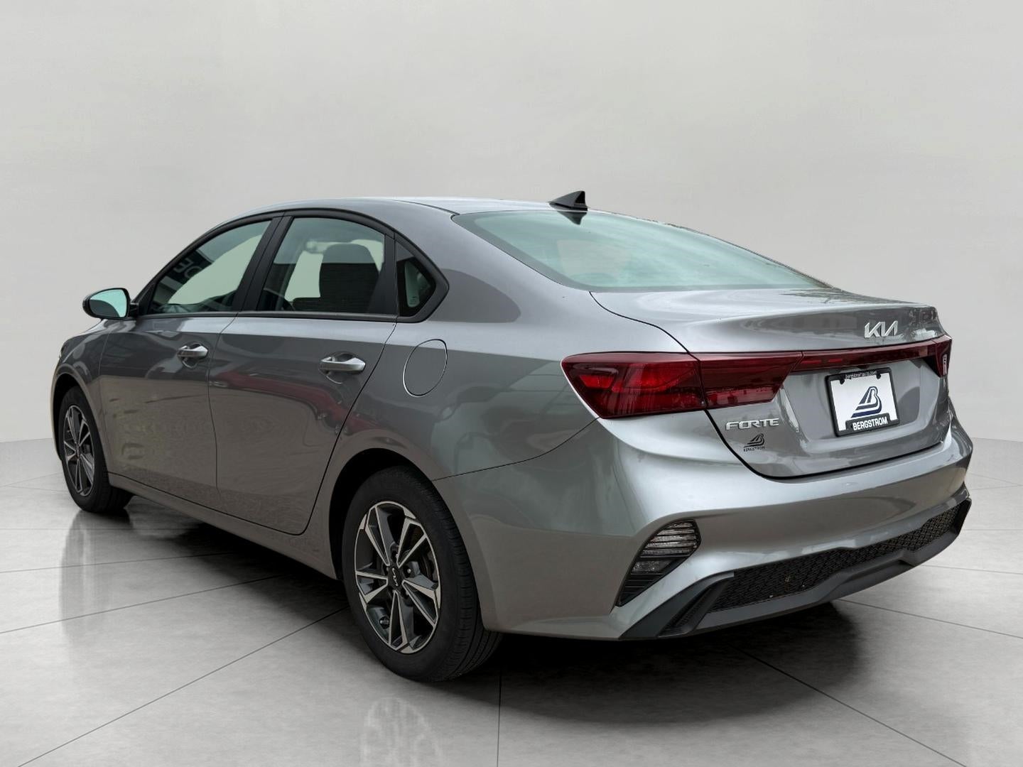 2023 Kia Forte LXS IVT