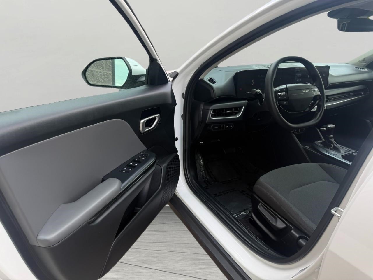 2025 Kia K4 LXS FWD