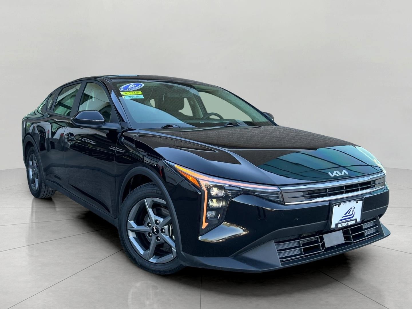 2025 Kia K4 LXS AT's photo